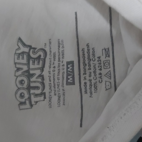 Looney Tunes graphic tshirt - Picture 6 of 6